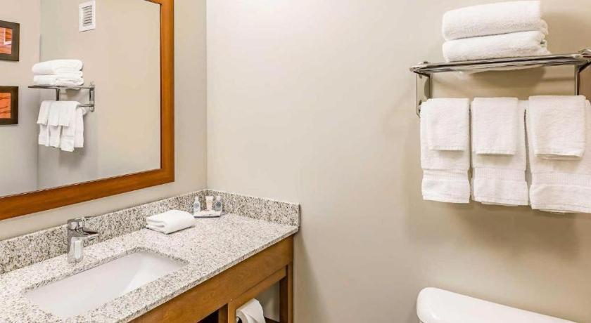 Hotel Quality I-20 Exit 108
